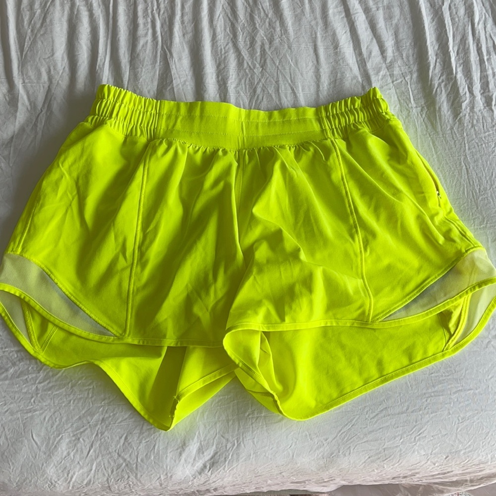 Lululemon 4” Hotty Hot shorts size 4